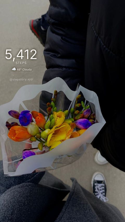 Stepstory story card: 5,412 steps over a photo of a flower bouquet